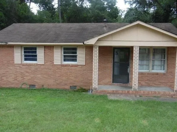 1201 Woodlawn Dr, Camden, SC 29020