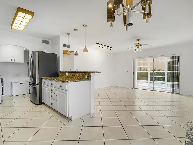 964 NW Spruce Ridge Dr #D1 — Photo 10