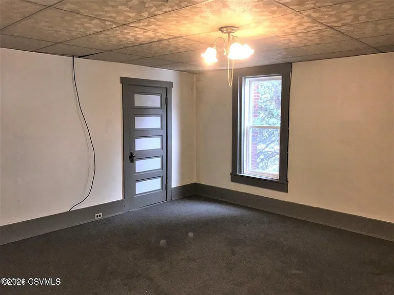 203 W Market St — Photo 4