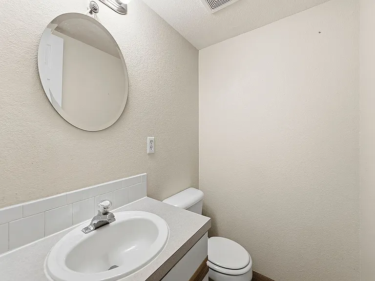 1637 Westbridge Dr #J2 — Photo 12