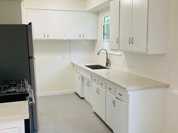 5th image of 440 Mission St APT B2