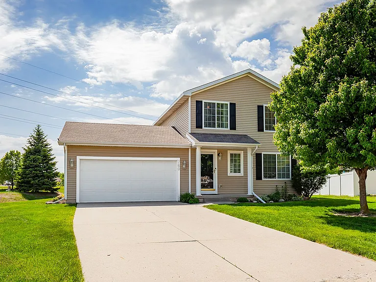 760 SE Carefree Ln — Photo 1