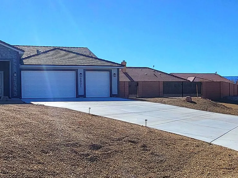 6801 Sandpebble St — Photo 2