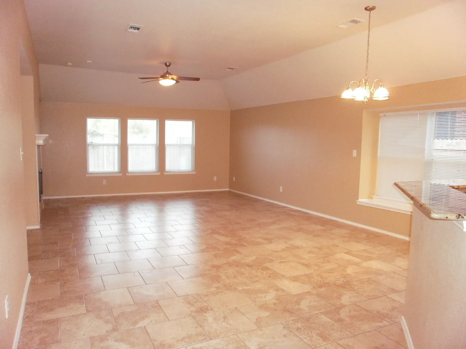 3 bed, 2157 sqft, $2,550 — Photo 3