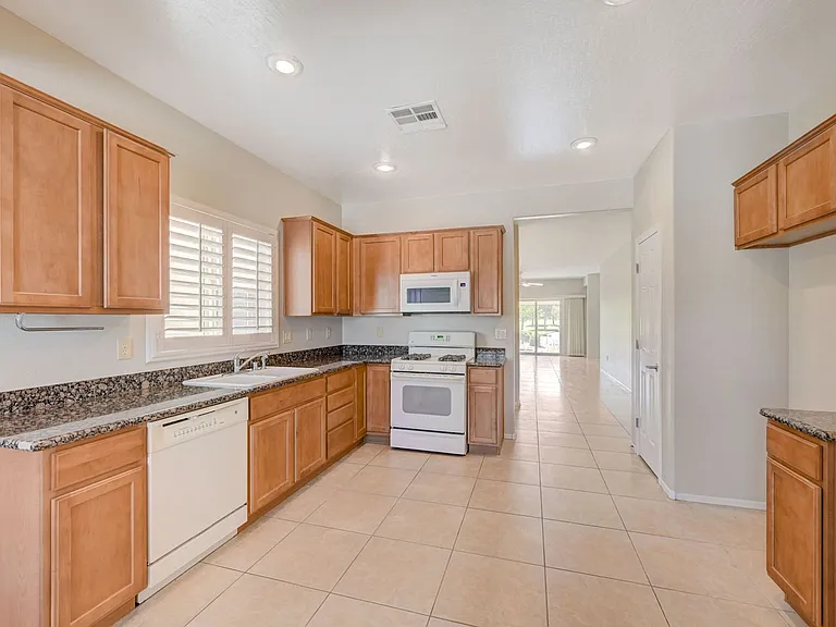 7925 Fantail Dr — Photo 17