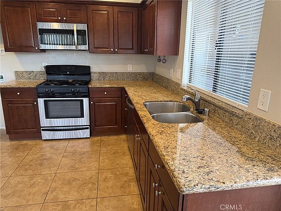 3rd image of 44580 La Paz Rd