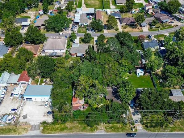 749 E Canino Rd, Houston, TX 77037