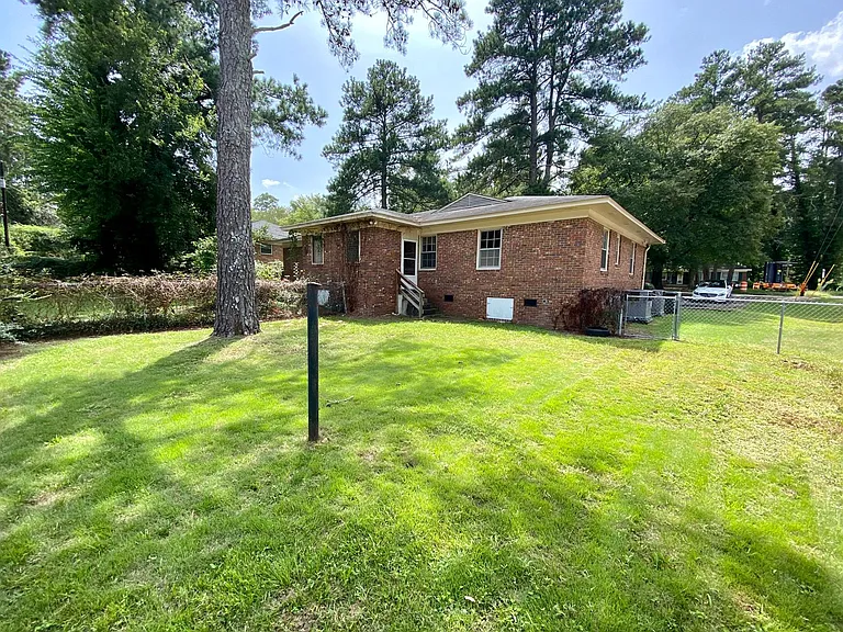 1564 Lonsford Dr — Photo 14