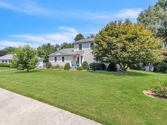 2nd image of 43 Hunters Greene Cir