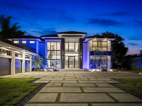 6850 SW 73rd Ct, Miami, FL 33143