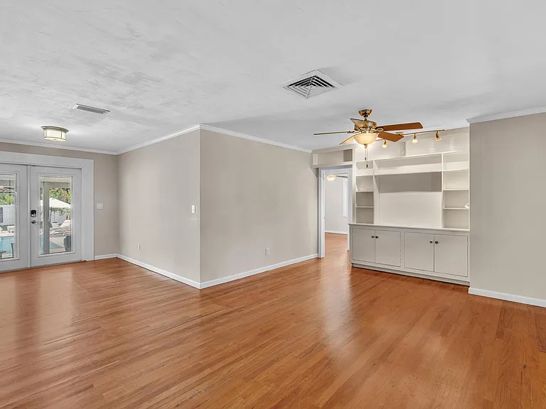 1527 Mayo St — Photo 13
