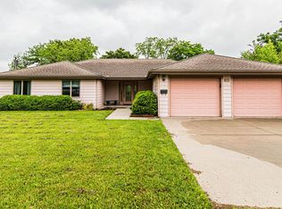 214 S Bunker Hill Dr, Junction City, KS 66441