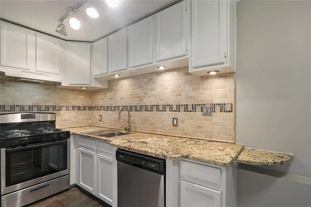 1 bed, 1.0 bath, 750 sqft, $1,750 — Photo 1