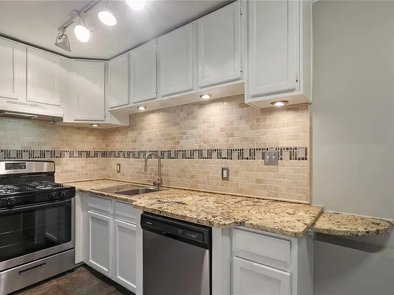 880 Glendale Ter NE #5 — Photo 1