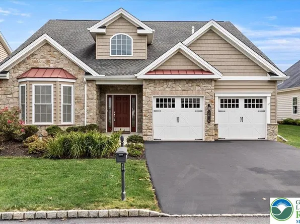 2616 Pioneer Rd, Bethlehem, PA 18017