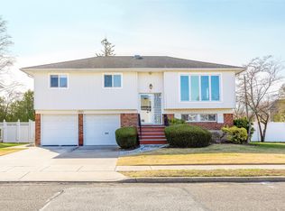 21 Garynson Ct, Plainview, NY 11803