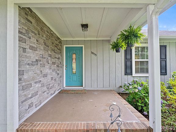 3rd image of 10333 Camelback Cir