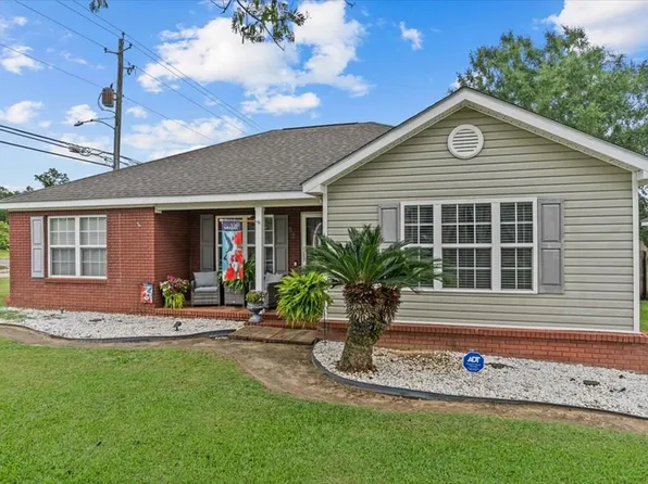 82 E Miller Rd, Cowarts, AL 36321