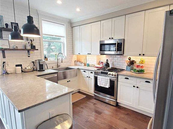 4th image of 8704 30th Ave #2