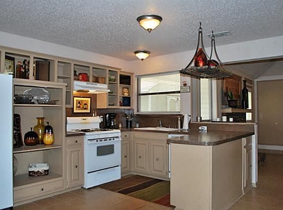 5th image of 1108 Candlewood Dr