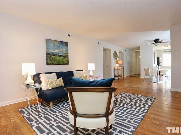 3rd image of 118 Kingsbury Dr #118
