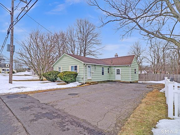 3rd image of 131 Mountain View Avenue