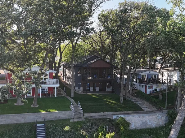 1201 Lake Shore Dr #1, Okoboji, IA 51355