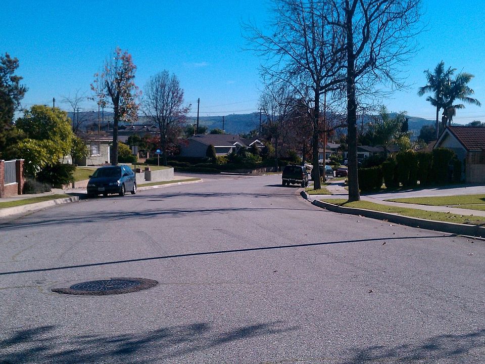 2nd image of 533 E Los Amigos Ave