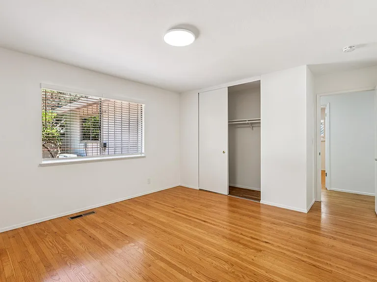 962 Addison Ave — Photo 5