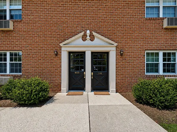 26 Layton Ave, Southampton, NY 11968