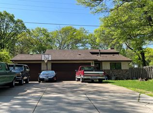 2450 Sherwood Rd, Mounds View, MN 55112