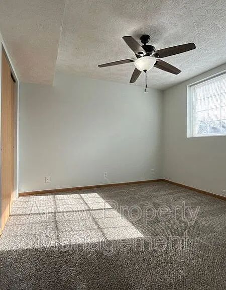 338 W Irving St — Photo 19