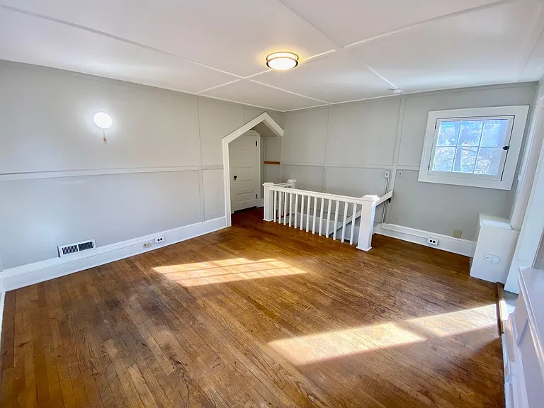 40 Larchmont Rd — Photo 38