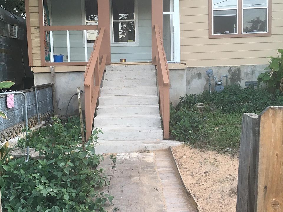 1st image of 2103A E 10th St