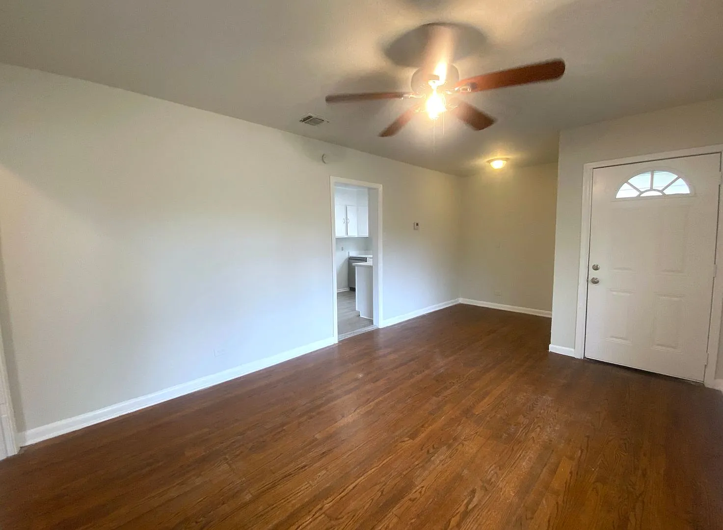 Newly Remodeled 3 bd | 2 ba Available Now! Located near Basse Rd/Blanco Rd minutes from Alamo Qua... — Photo 2