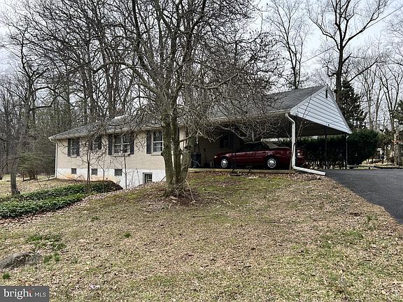 2nd image of 977 Locust Grove Rd