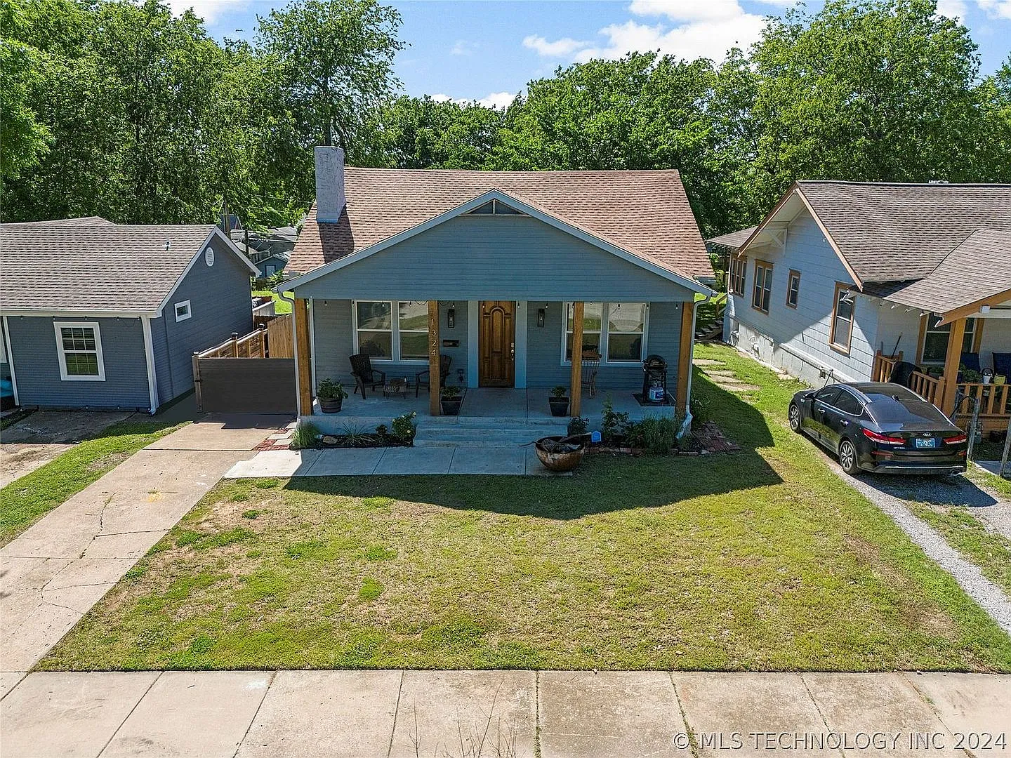 Charming 3 Bed, 2 Bath Bungalow Near Downtown Tulsa! — Photo 3