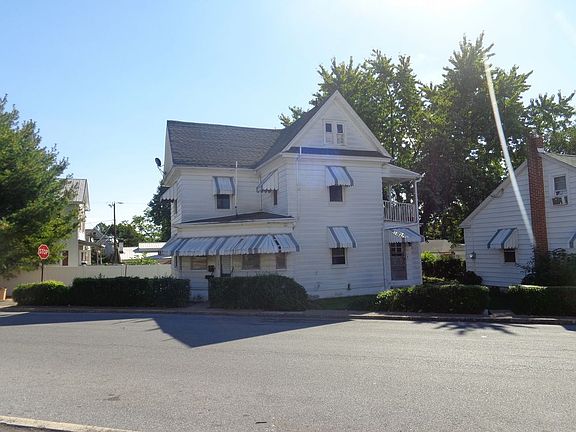 2nd image of 2655 Elm St #B