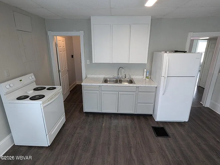 1612 Memorial Ave #2 — Photo 6