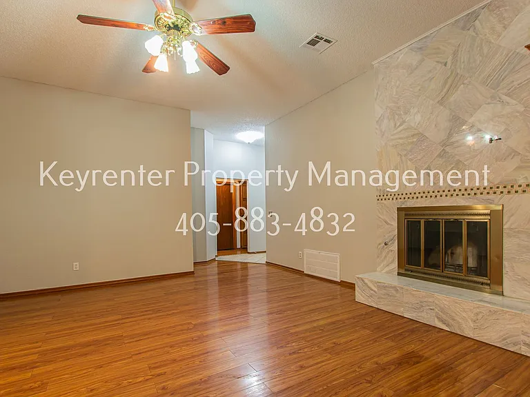 8308 NW 10th Ter — Photo 4