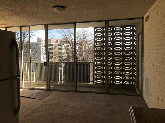 Living/Dining Room Combo, Ent to Kitchen