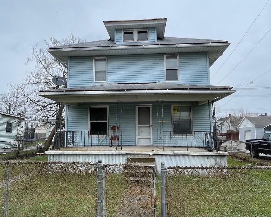 1st image of 218 E 9th St