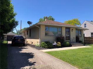 16 Canterbury Ln, Buffalo, NY 14217