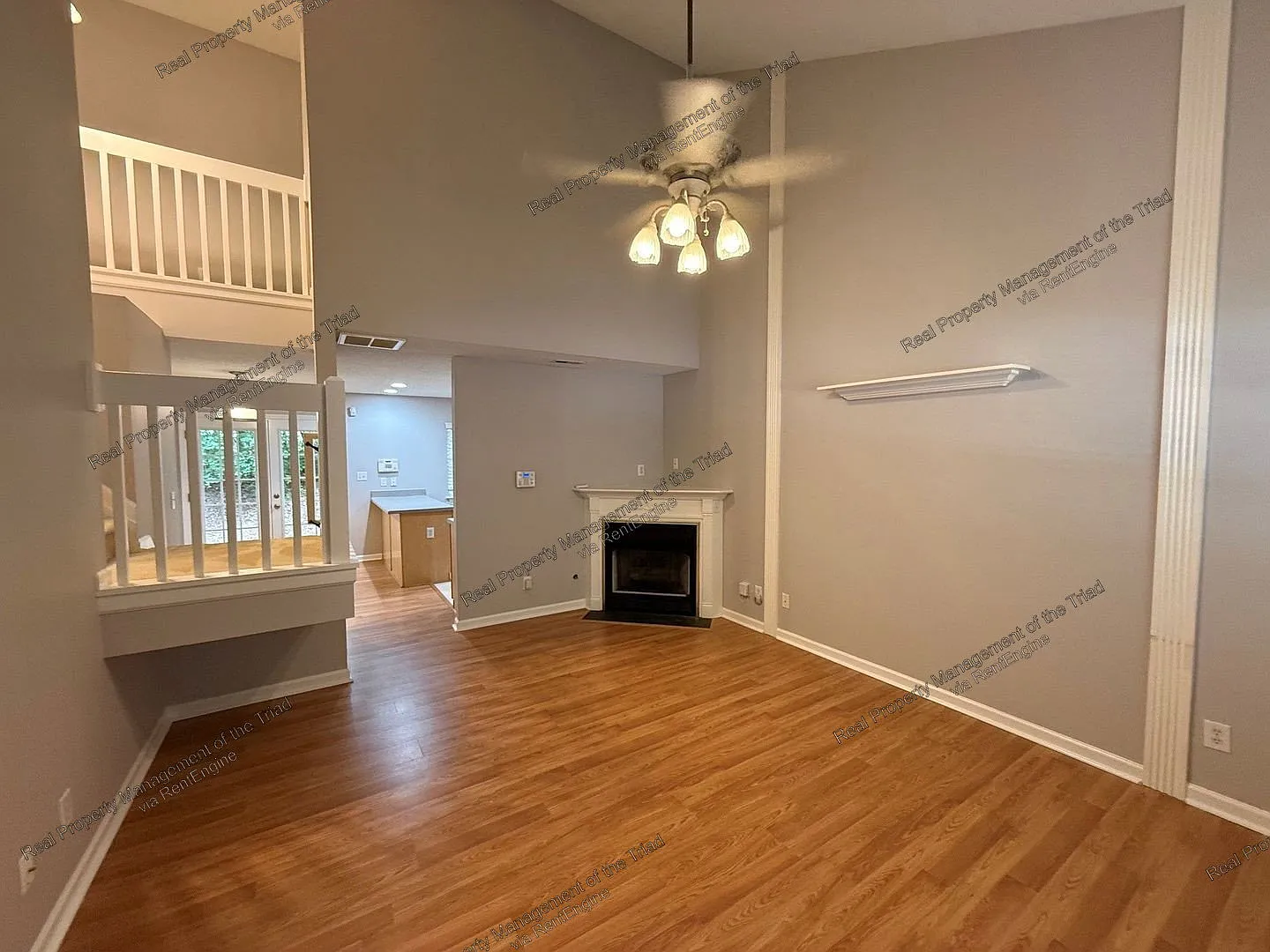 3 bed, 2.5 bath, 1386 sqft, $1,750 — Photo 3