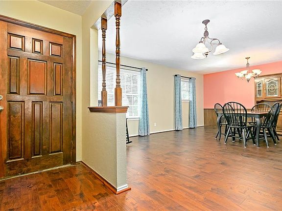 3rd image of 212 Meadowlark Ln