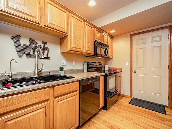 3rd image of 35 E Weston Dr