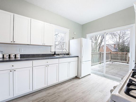 2nd image of 223 Territorial Rd W