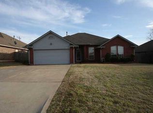 312 E Twelve Oaks Ter, Mustang, OK 73064