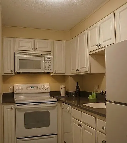 329 Harvard St #19 — Photo 5