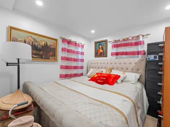 67-02 Almeda Avenue image 22 of 41